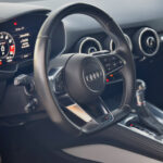 Audi-TT-geel-interieur foto 1